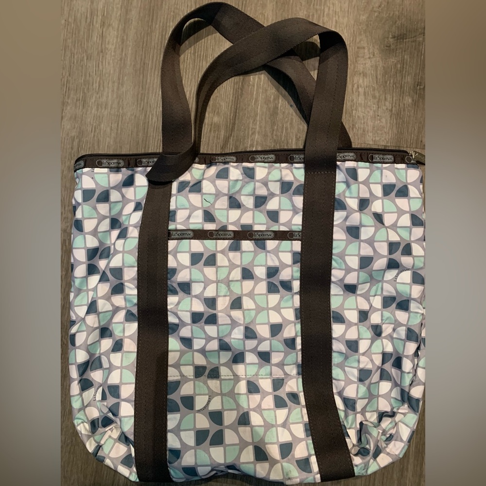 LeSportsac